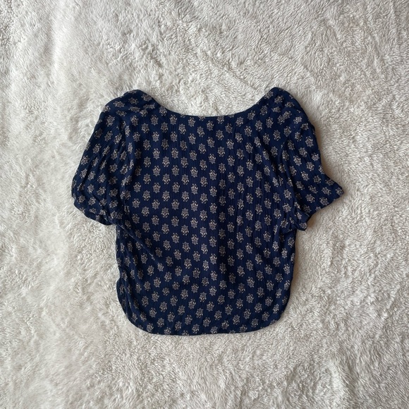 Brandy Melville navy blue patterned short sleeve blouse - Picture 2 of 3